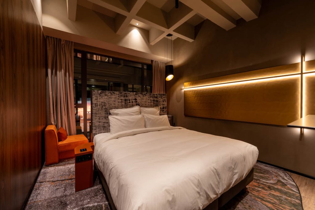 Rooms & Suites